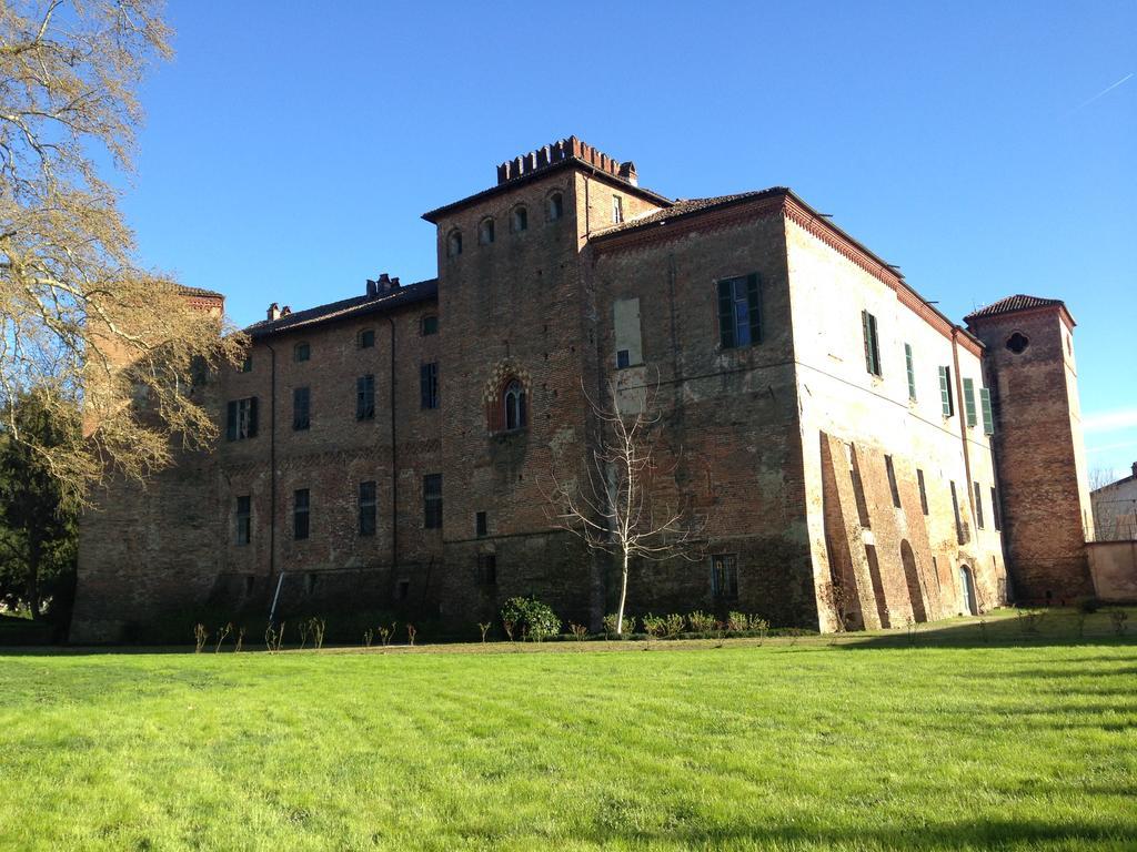 Castello Sannazzaro B&B Giarole Exterior foto