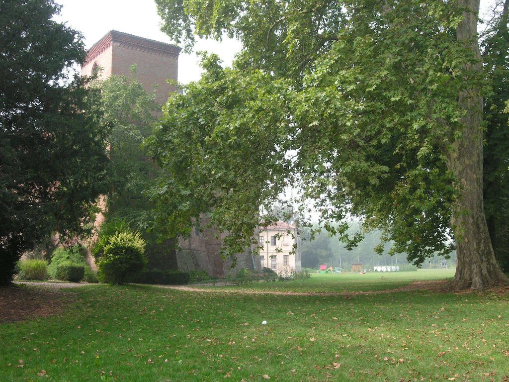 Castello Sannazzaro B&B Giarole Exterior foto
