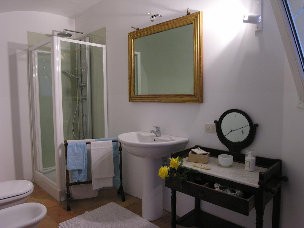 Castello Sannazzaro B&B Giarole Habitación foto